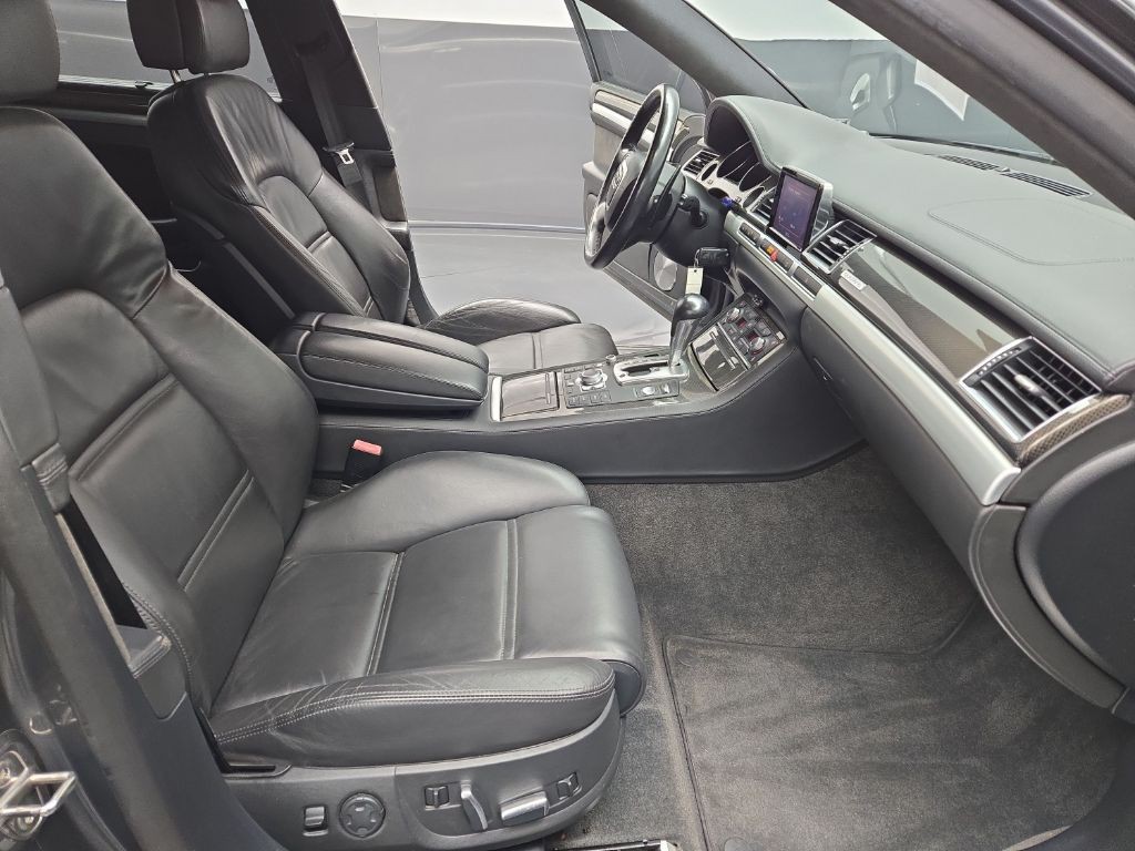 2008 Audi S8 Image 12
