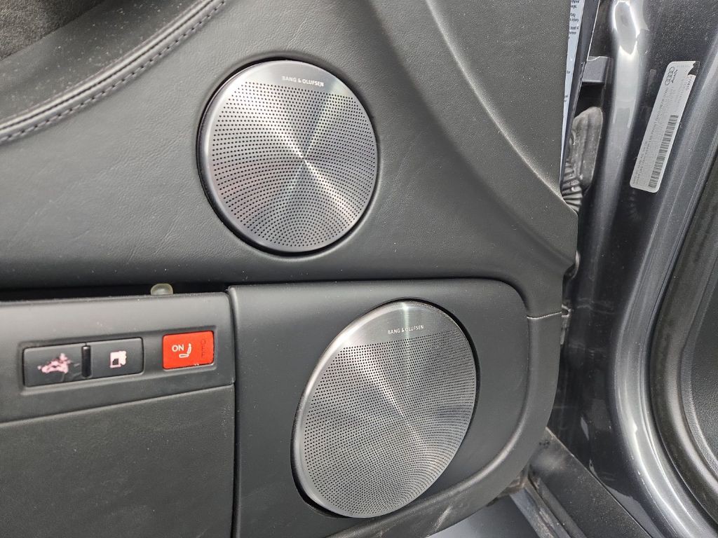 2008 Audi S8 Image 15