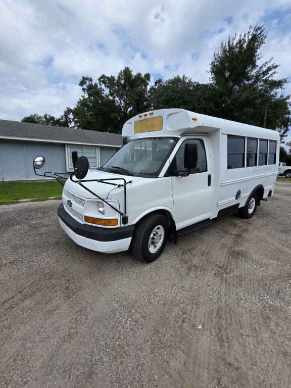 2011 Chevrolet Express Image 1