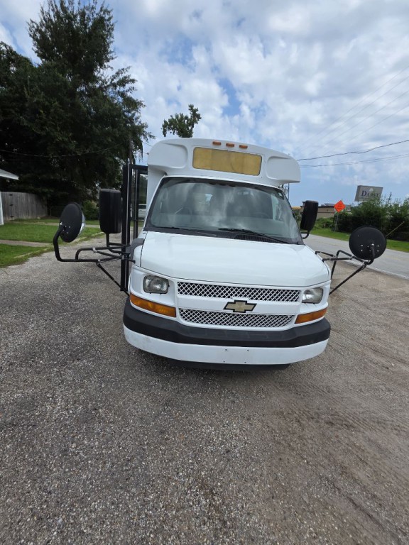 2011 Chevrolet Express Image 4
