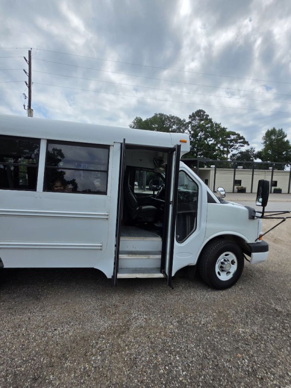 2011 Chevrolet Express Image 6