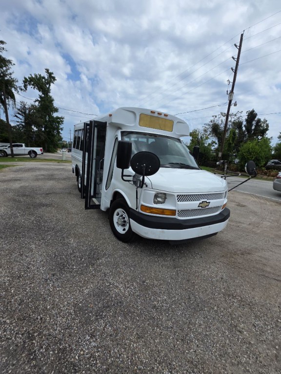 2011 Chevrolet Express Image 10