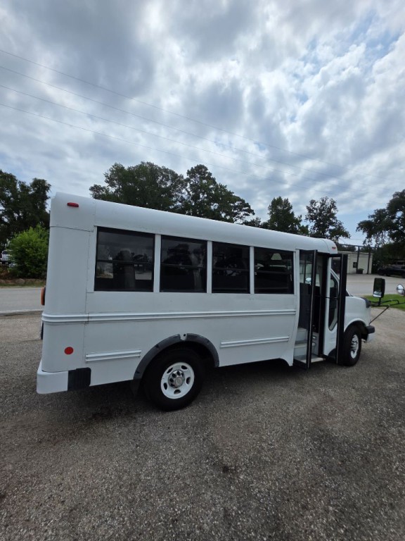 2011 Chevrolet Express Image 11