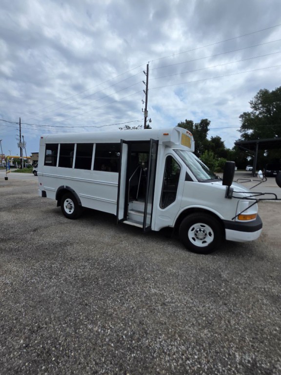 2011 Chevrolet Express Image 8