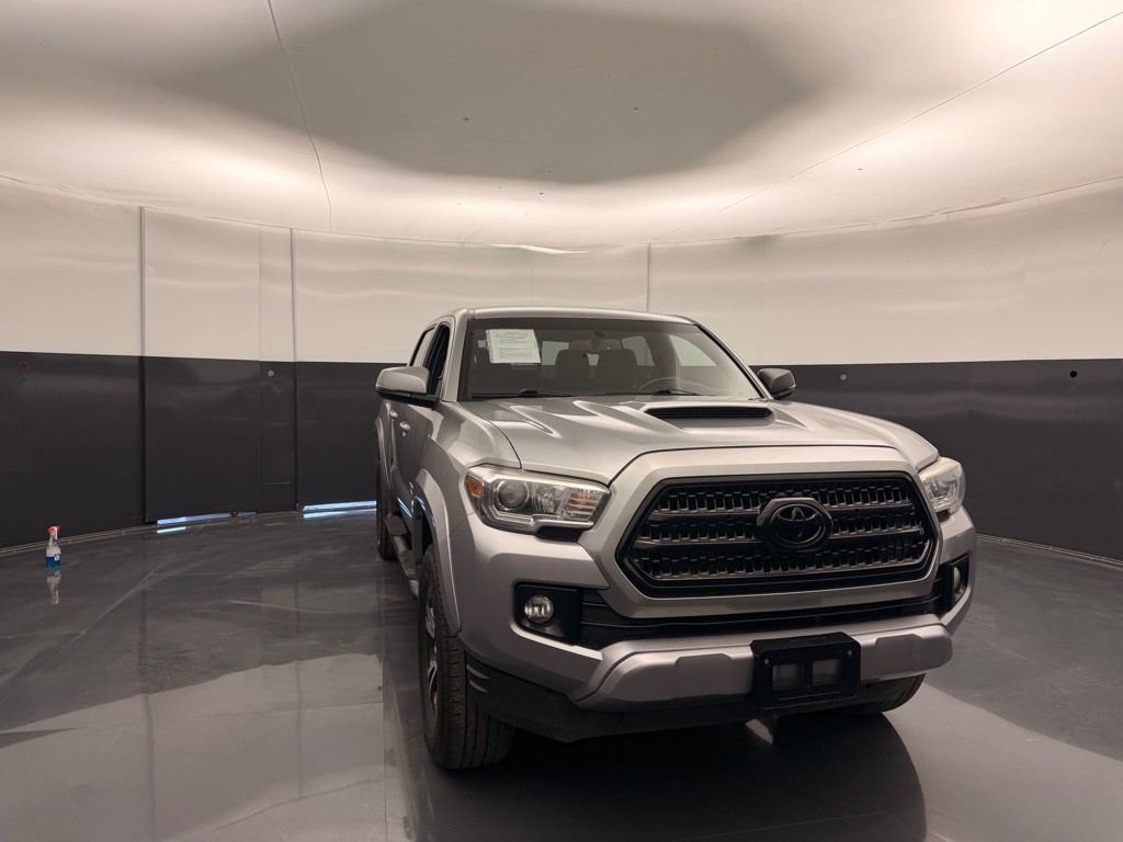 2016 Toyota Tacoma Image 1