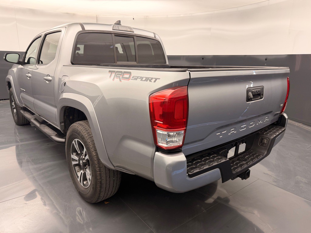 2016 Toyota Tacoma Image 9