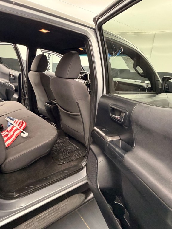 2016 Toyota Tacoma Image 12