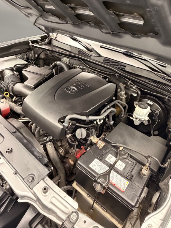 2016 Toyota Tacoma Image 14