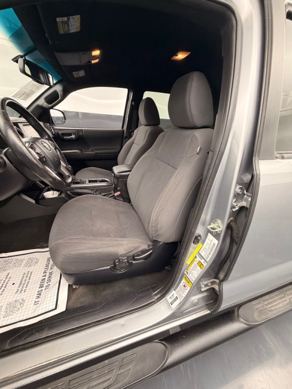 2016 Toyota Tacoma Image 17