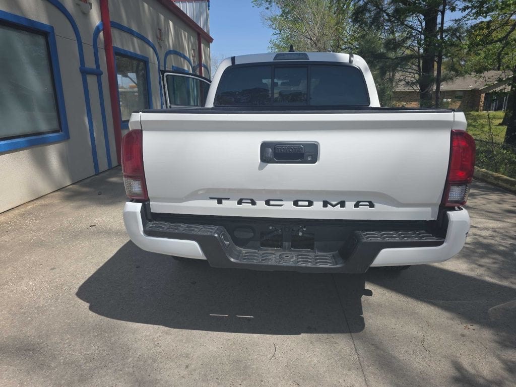 2021 Toyota Tacoma Image 8
