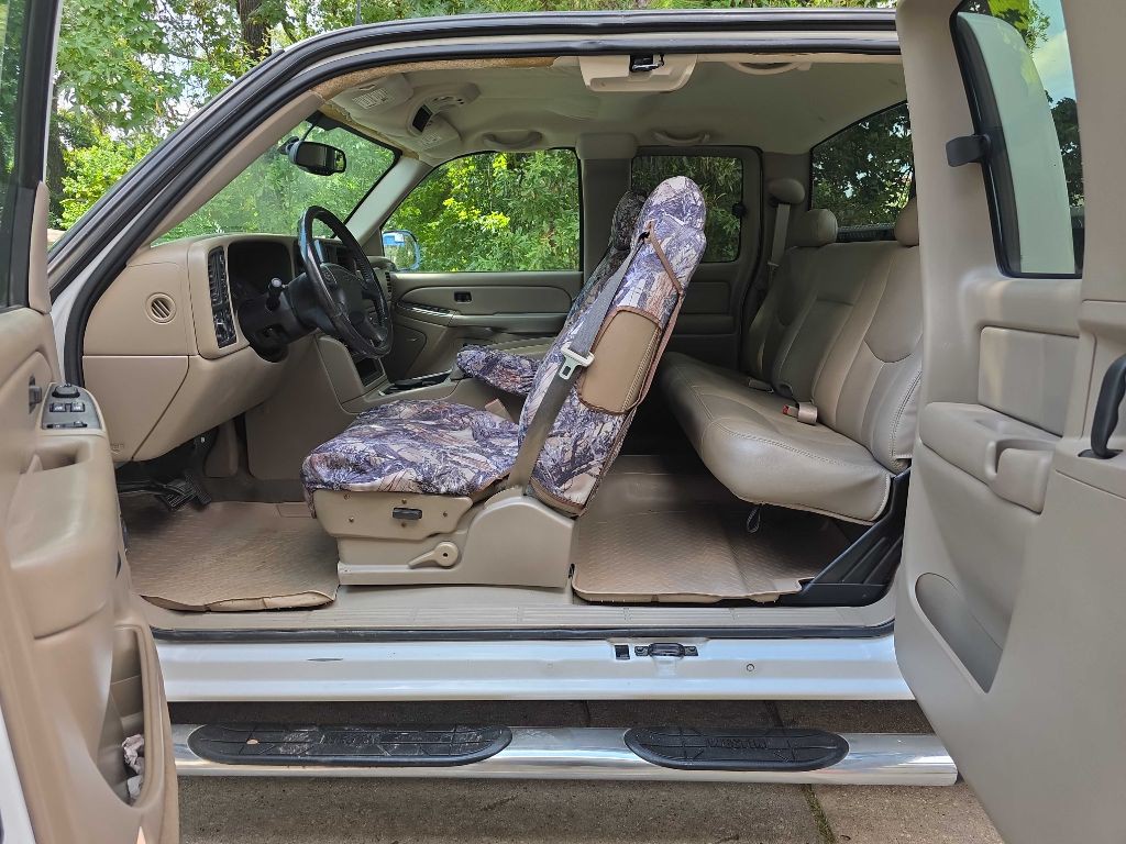 2004 Chevrolet Silverado 1500 Image 3
