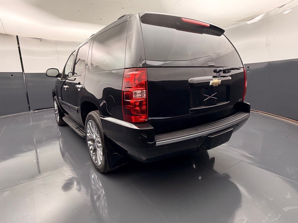2011 Chevrolet Tahoe Image 2