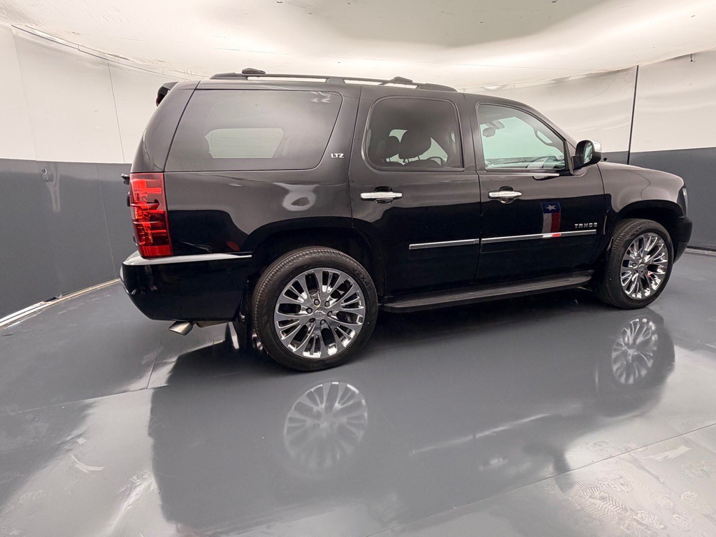 2011 Chevrolet Tahoe Image 3
