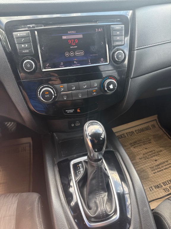 2018 Nissan Rogue Image 11