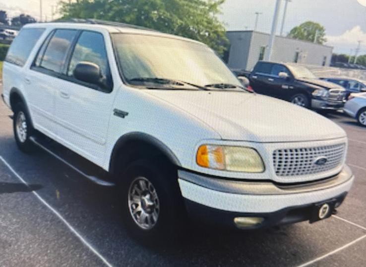2002 Ford Expedition Image 1