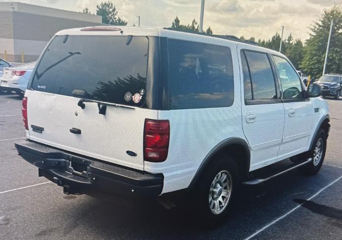 2002 Ford Expedition Image 2