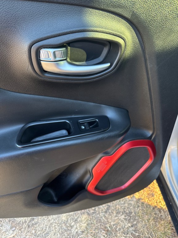 2015 Jeep Renegade Image 5