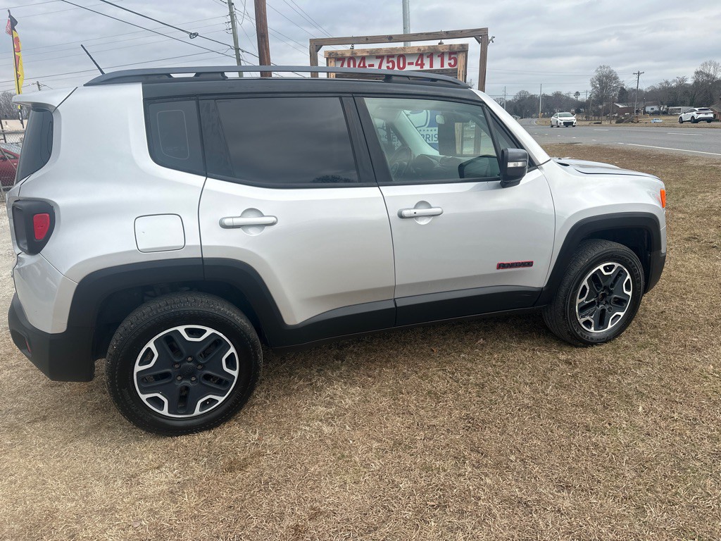2015 Jeep Renegade Image 14