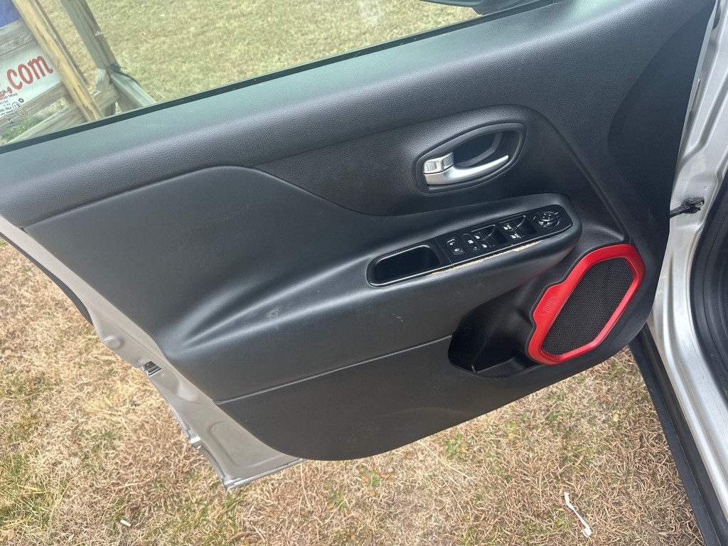 2015 Jeep Renegade Image 22