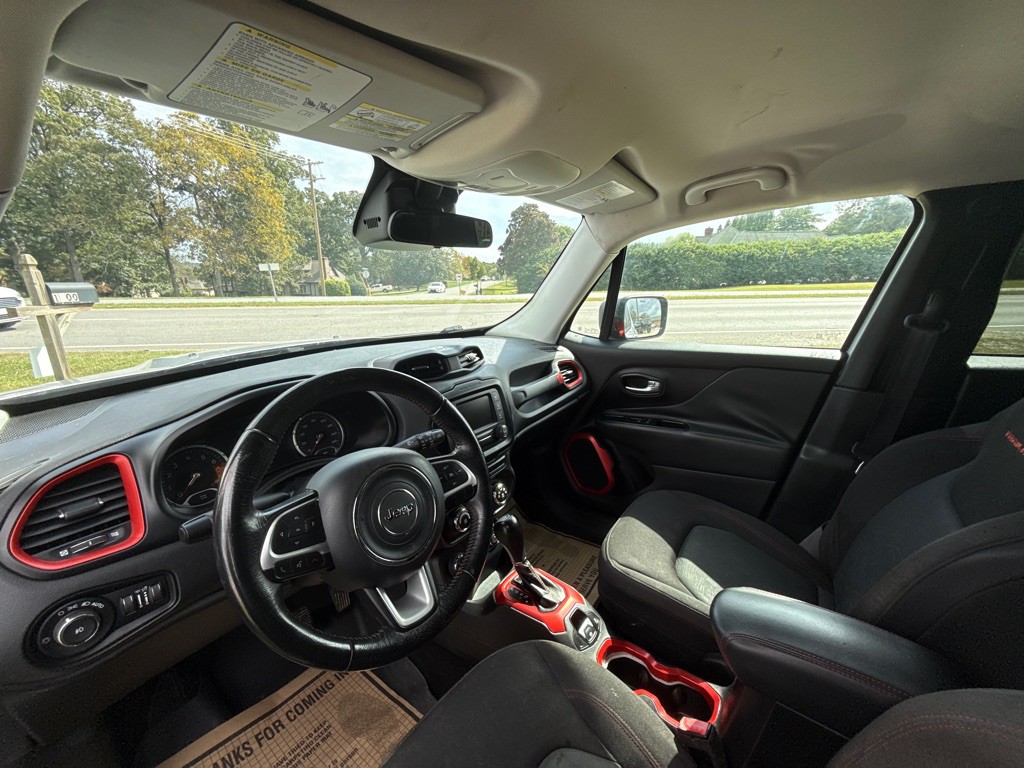 2015 Jeep Renegade Image 32