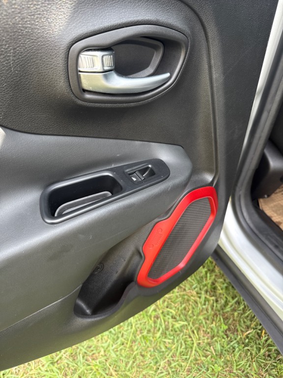 2015 Jeep Renegade Image 33