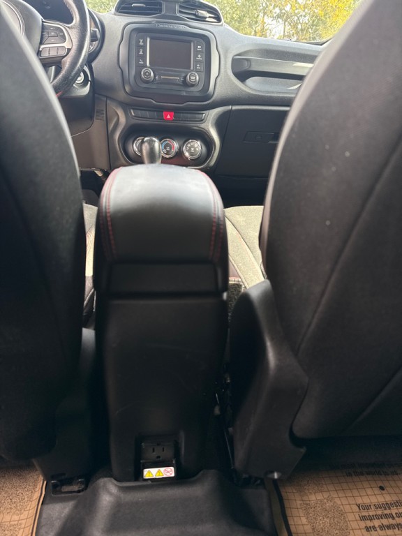 2015 Jeep Renegade Image 34