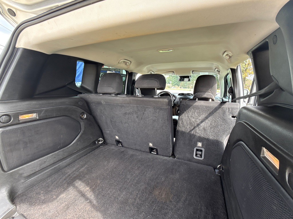 2015 Jeep Renegade Image 36