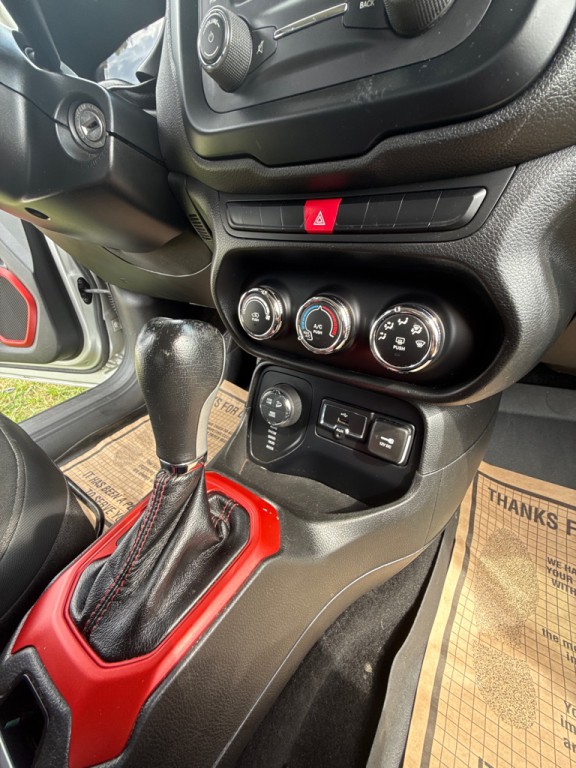 2015 Jeep Renegade Image 37