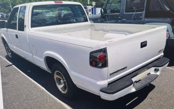 2003 GMC Sonoma Image 2