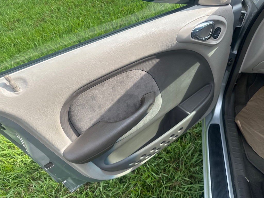2002 Chrysler PT Cruiser Image 9
