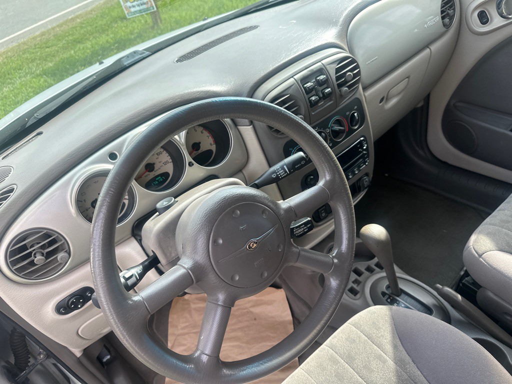 2002 Chrysler PT Cruiser Image 11