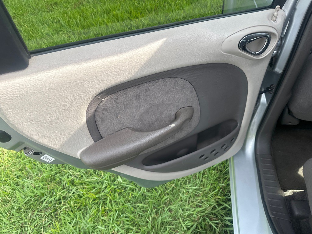 2002 Chrysler PT Cruiser Image 12