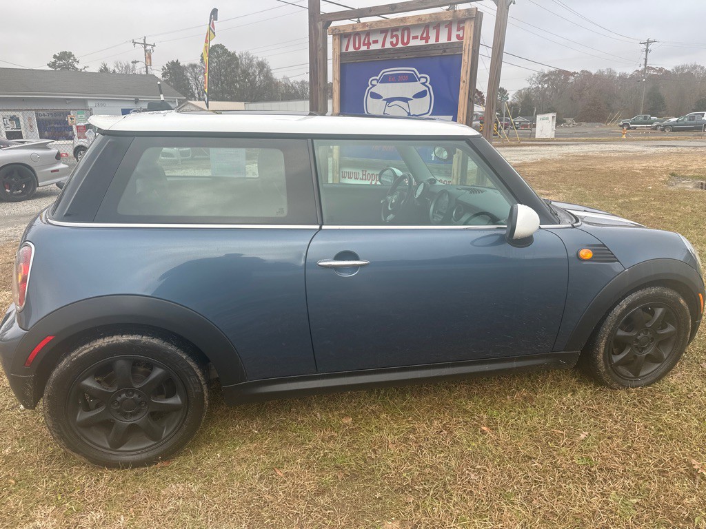 2010 MINI Cooper Image 1