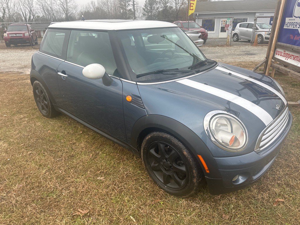 2010 MINI Cooper Image 2