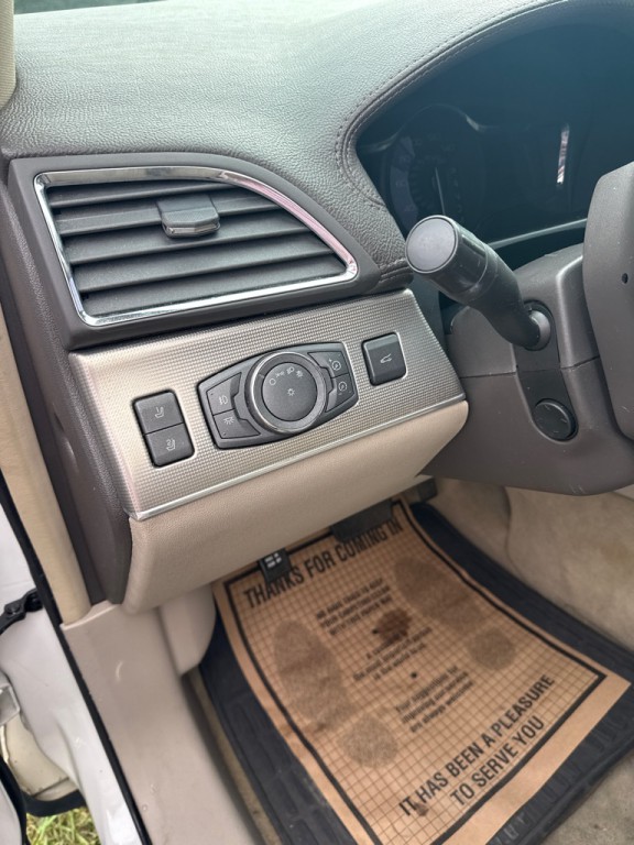 2011 Lincoln MKX Image 16
