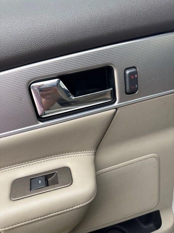 2011 Lincoln MKX Image 24