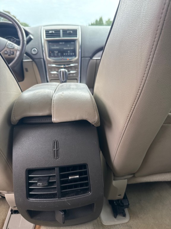 2011 Lincoln MKX Image 25
