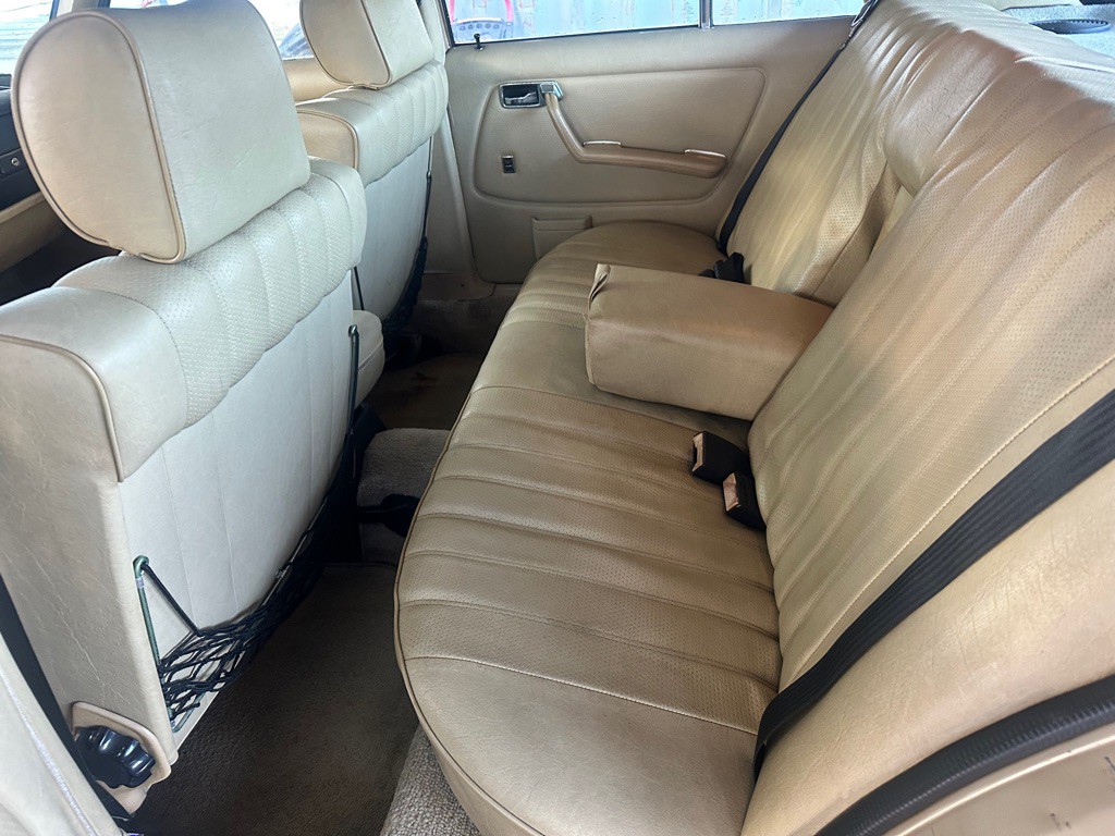 1980 Mercedes-Benz 300-Class Image 12