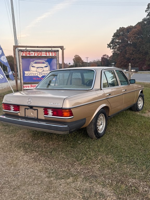 1980 Mercedes-Benz 300-Class Image 26