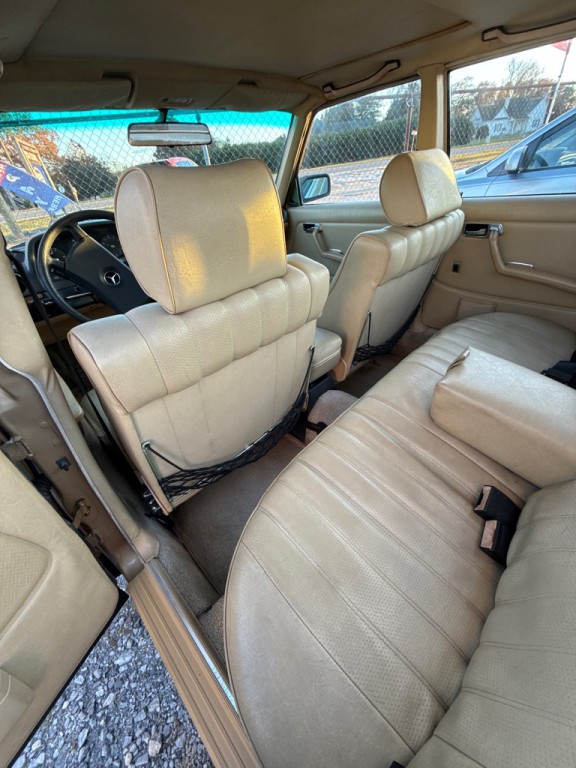 1980 Mercedes-Benz 300-Class Image 34