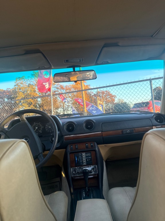 1980 Mercedes-Benz 300-Class Image 37