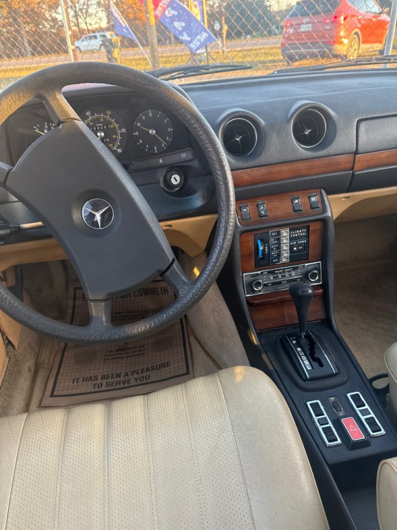 1980 Mercedes-Benz 300-Class Image 38