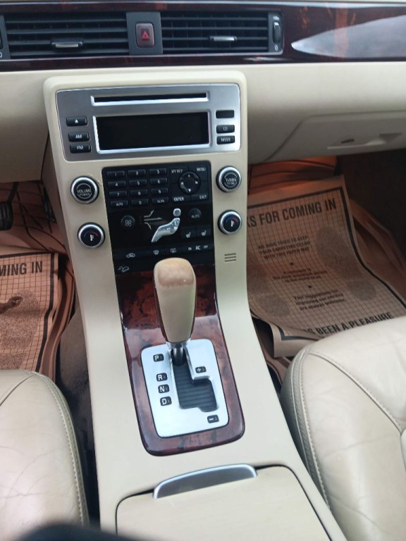 2008 Volvo XC70 Image 8