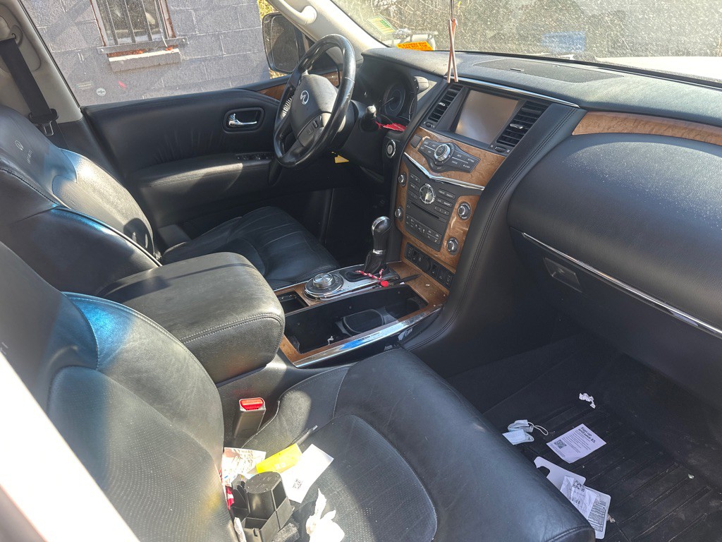 2013 INFINITI QX56 Image 4