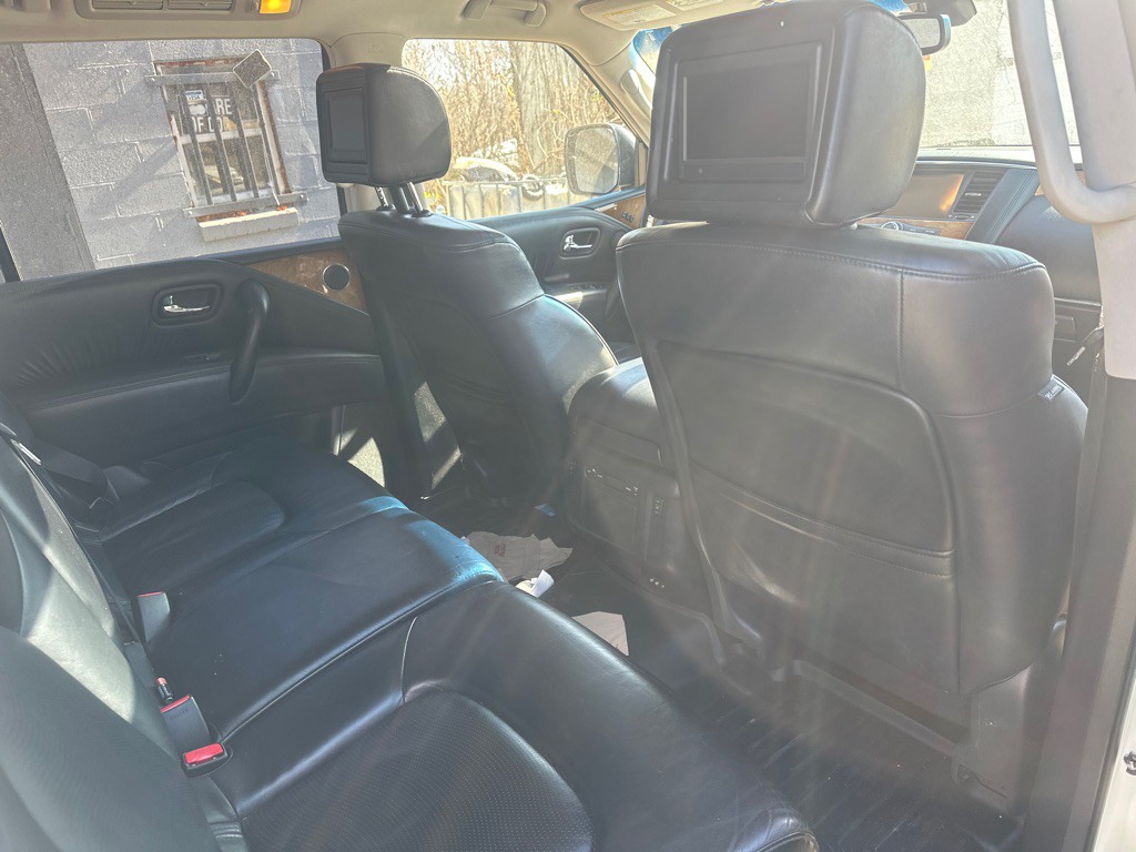 2013 INFINITI QX56 Image 5