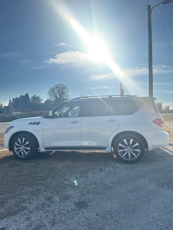 2013 INFINITI QX56 Image 3