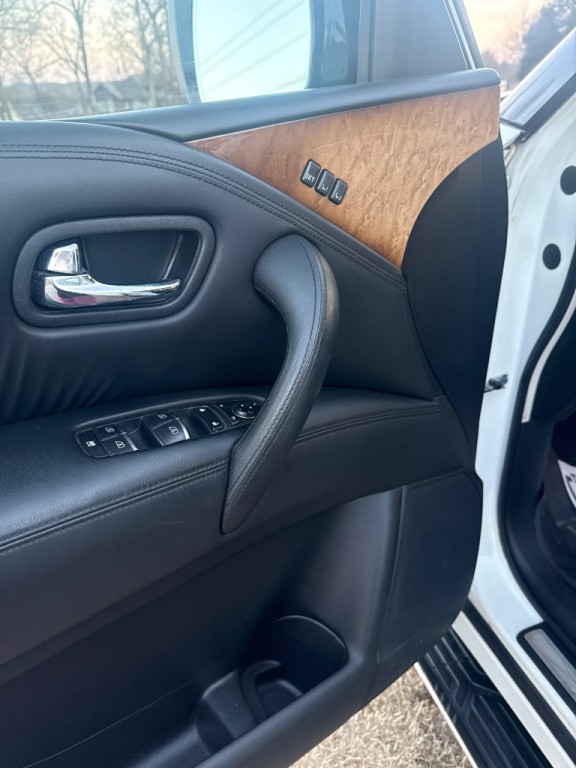 2013 INFINITI QX56 Image 10