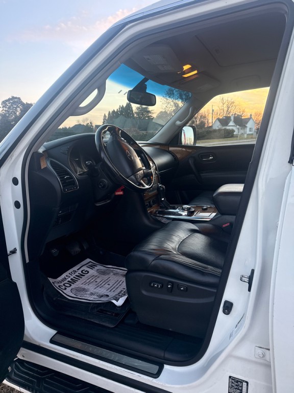 2013 INFINITI QX56 Image 11