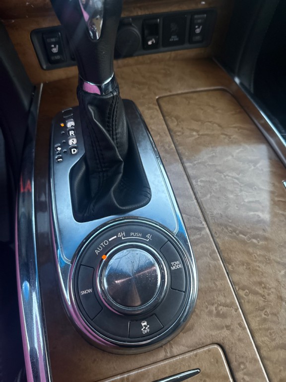 2013 INFINITI QX56 Image 28