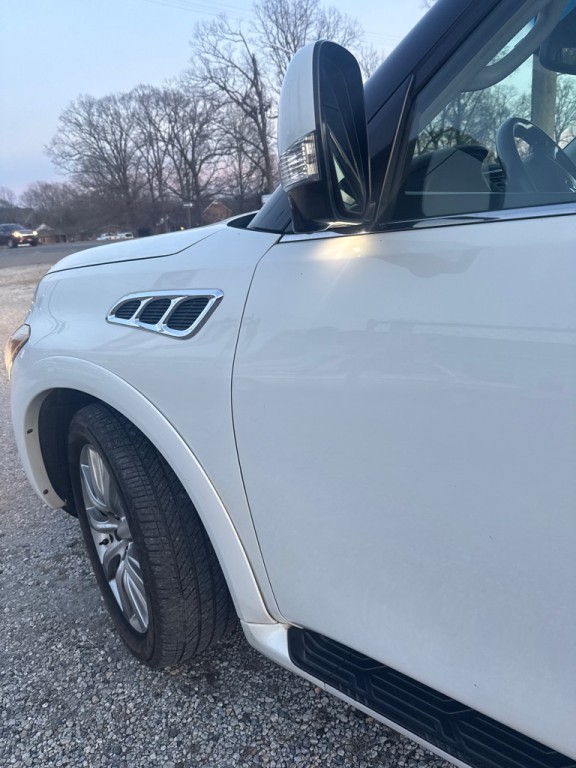 2013 INFINITI QX56 Image 32